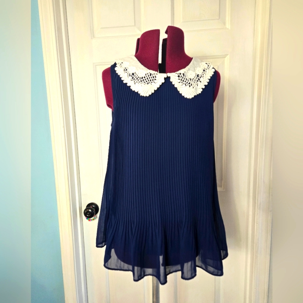 Lauren Conrad Small Navy Blue Pleated Blouse w/ Crochet Peter Pan Collar - Picture 1 of 9